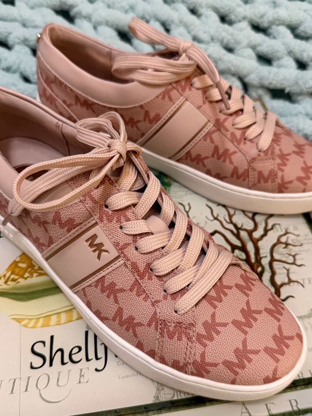 Michael Kors Pink Low-Top Sneakers Sz 7M